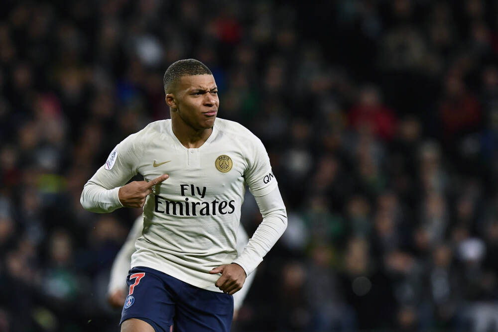 股价大涨近18%，小鹏是否在模仿特斯拉？